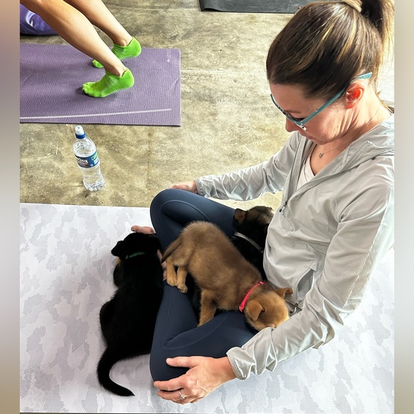 Meet your Posher, Amanda - Picture 1 of 7